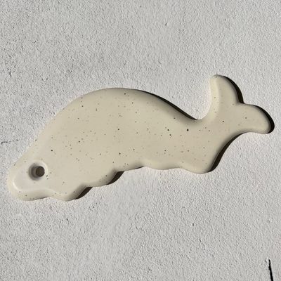 Massaggio in ceramica a forma di pesce efficace strumento di raschiatura Gua Sha per massaggiatore facciale