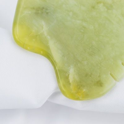 Di'addio alla tensione muscolare e ciao alla pelle radiante con la tavola di raschiatura Xiuyan Jade Gua Sha