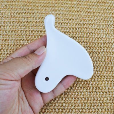 2024 Forma di cuore Mini Ceramica Gua Sha Massaggio strumento per il lifting facciale e riduzione delle rughe Logo personalizzato disponibile
