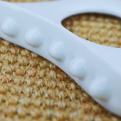 Strumento di massaggio per il sollevamento della faccia in V e il drenaggio linfatico in ceramica di qualità professionale