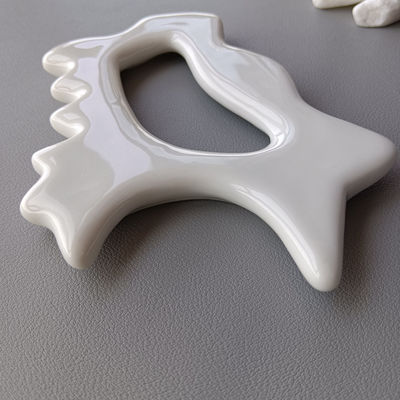 Massaggiatore corpo e viso per il 2024 Strumento ceramico Gua Sha Guasha Stone Self Skin Care Spa Face Lifting Body Slimming Scraper