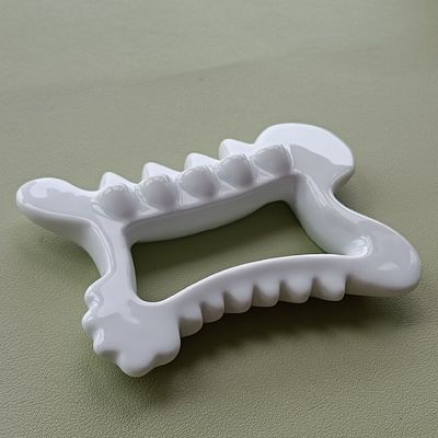 Strumenti di massaggio per logo personalizzati Strumento di raschiatura in ceramica di Gua Sha per rilassare corpo e viso