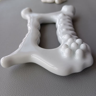 Strumento di massaggio in ceramica portatile Gua Sha Massaggiatore faciale popolare per la cura della pelle e del corpo anti-età