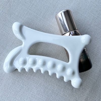Prova i benefici del drenaggio linfatico con il nostro strumento di massaggio in ceramica Gua Sha Scraping