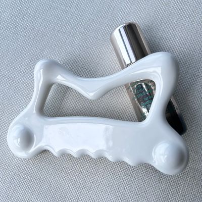 Strumento di massaggio in ceramica Gua Sha per massaggiare il viso Massaggiatore corpo cura della pelle Spa Facial lifting attrezzature di bellezza