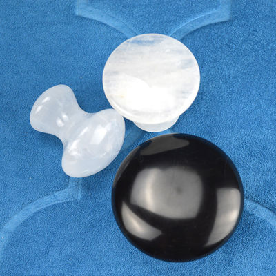 Pietra a forma di fungo naturale trasparente di quarzo Gua Sha per massaggi facciali e corporei