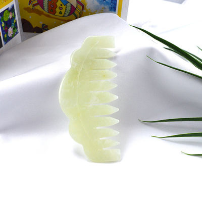 Xiuyan Jade Massage Comb 9.2cm*4.6cm Dimensione Verde chiaro Colore Promuove la circolazione sanguigna e migliora il sonno