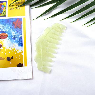 Xiuyan Jade Massage Comb 9.2cm*4.6cm Dimensione Verde chiaro Colore Promuove la circolazione sanguigna e migliora il sonno