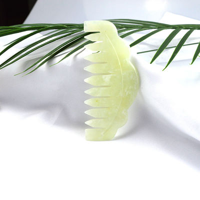 Xiuyan Jade Massage Comb 9.2cm*4.6cm Dimensione Verde chiaro Colore Promuove la circolazione sanguigna e migliora il sonno