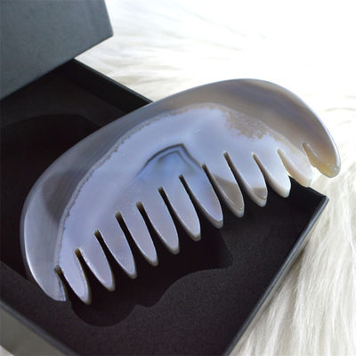 Agate Gua Sha Scalp Massage Comb Board Stone Comb Head Self Care Tool con logo personalizzato