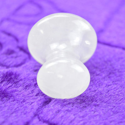 Quarzo trasparente Gua Sha per lo smaltimento del viso e lo scrapping massaggio Copertura del corpo intero 41 * 35mm Forma naturale di pietra di fungo