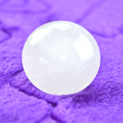 Quarzo trasparente Gua Sha per lo smaltimento del viso e lo scrapping massaggio Copertura del corpo intero 41 * 35mm Forma naturale di pietra di fungo