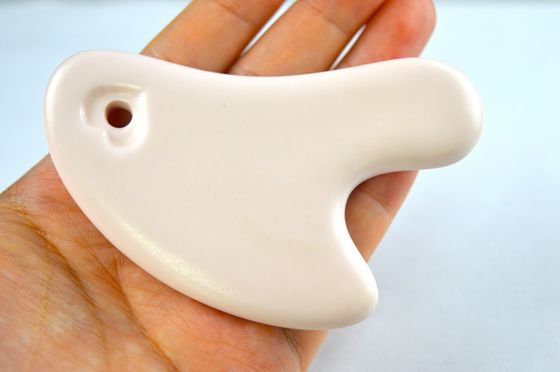 2024 Corpo in forma di ceramica Gua Sha Scraping Board Lo strumento perfetto per massaggiare il corpo e ringiovanire il viso