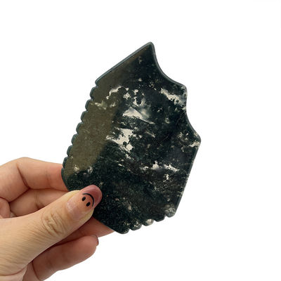 Massaggiatore facciale portatile in erba naturale intagliata a mano in acato Guasha in pietra per la cura della pelle