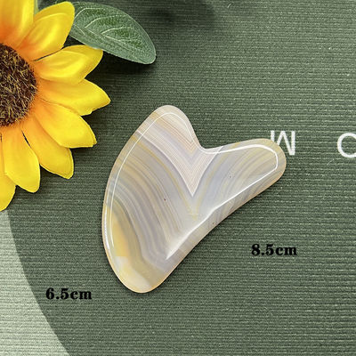 Massaggio di gua sha a forma di cuore a forma di giada a strisce per la riparazione delle mani e il lifting naturale della pelle
