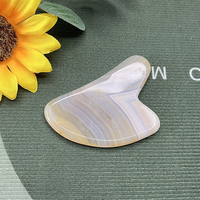 Massaggio di gua sha a forma di cuore a forma di giada a strisce per la riparazione delle mani e il lifting naturale della pelle