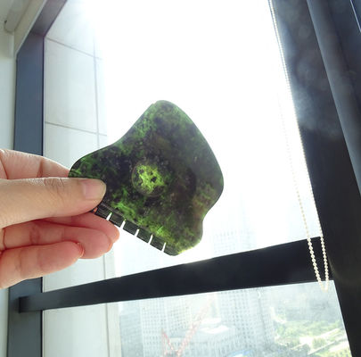 Pietra di giada naturale Nanyang nero-verde Guasha massaggio di raschiatura Gua Sha per attivare il Qi e dragaggio di garanzie
