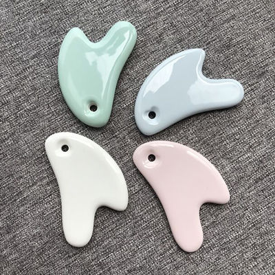 White Heart Shape Ceramic Gua Sha Massage Board Gua Sha Strumenti per il viso per tutti i tipi di pelle Pulito Anti-invecchiamento