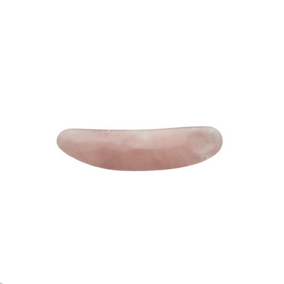 Riduce il gonfiore con la spatola cosmetica curva e l' applicatore di crema per gli occhi in quarzo rosa sul viso con il bastone da massaggio Gua Sha
