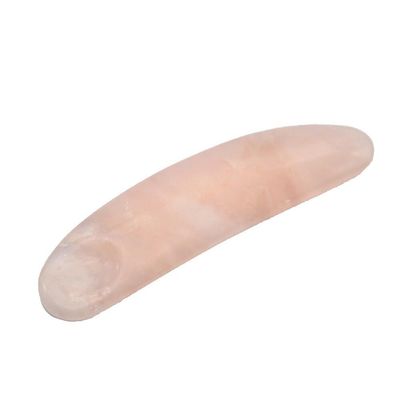 Riduce il gonfiore con la spatola cosmetica curva e l' applicatore di crema per gli occhi in quarzo rosa sul viso con il bastone da massaggio Gua Sha