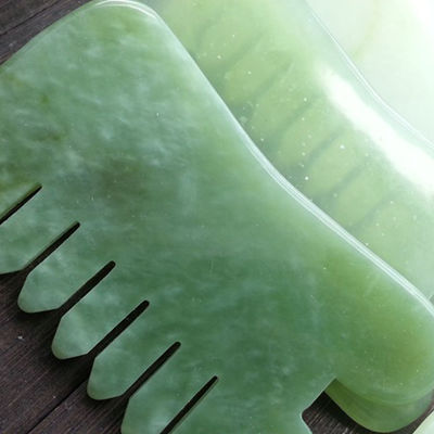 Pellegrinaggio a mano Abarke Pietra di Giada Naturale Gua Sha Massaggio Faciale pettine per capelli con massaggiatore a sei denti