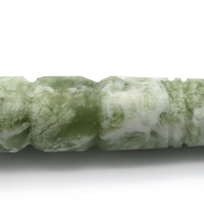 Punto di massaggio Gua Sha Acupressione Guasha massaggiatore Adesivo a mano Prodotto naturale giada verde Massaggio bastone per proprietà del piede