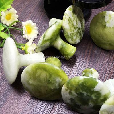 Proprietà del massaggiatore Grigio in forma di fungo di giada raschiando Gua Sha Strumento per massaggio del corpo e bellezza