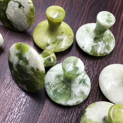 Proprietà del massaggiatore Grigio in forma di fungo di giada raschiando Gua Sha Strumento per massaggio del corpo e bellezza