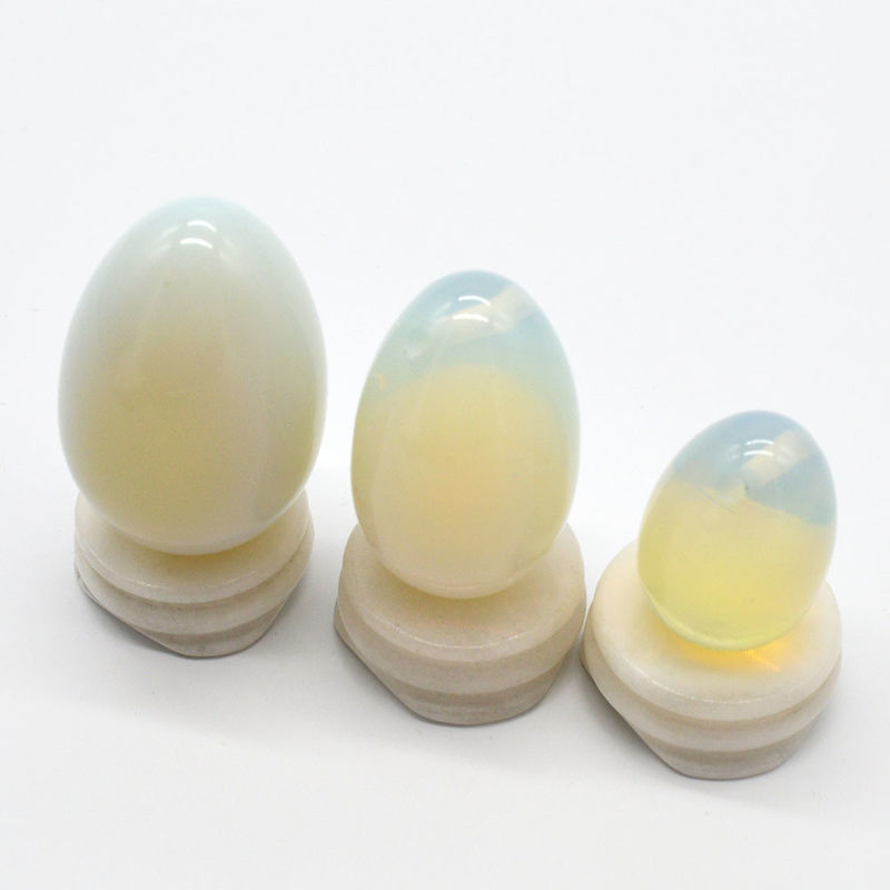 Uovo Yoni di opalite inciso per la meditazione e la magia Gemma lucidata Quarzo magico di opale