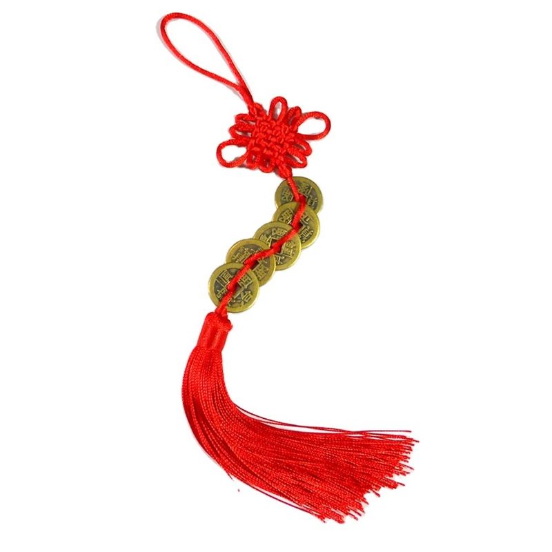 Tecnica di sabbiatura Il nodo rosso cinese Feng Shui con cinque monete antiche Un simbolo di ricchezza e salute