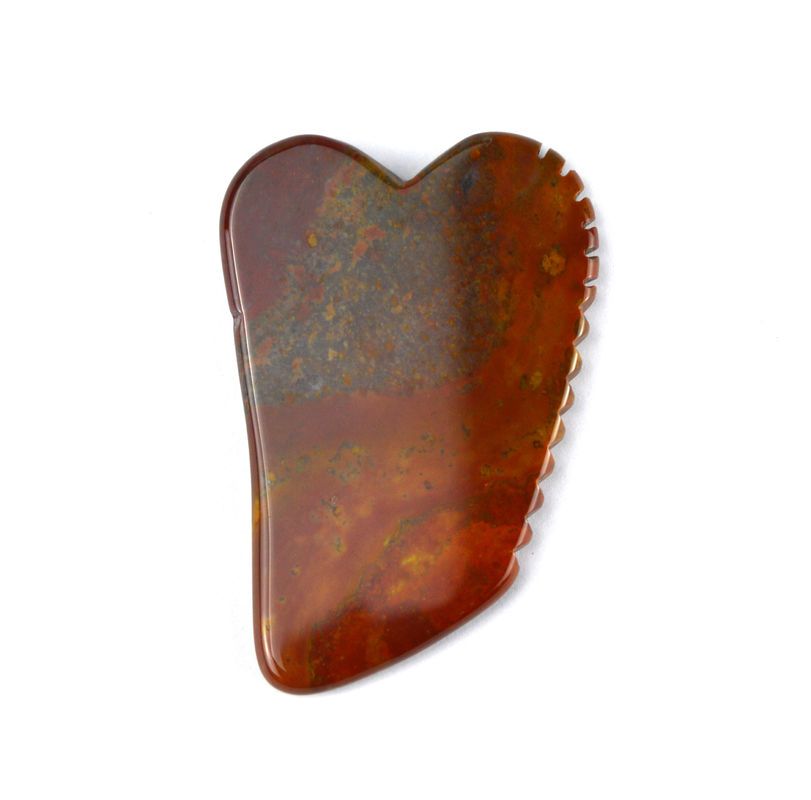 Funzione di massaggio muscolare 2024 Mookaite rosso naturale caldo Jasper Gua Sha Massager Logo personalizzato Cura della pelle Anti-invecchiamento Guarigione Pietra raschiatura Strumenti di massaggio