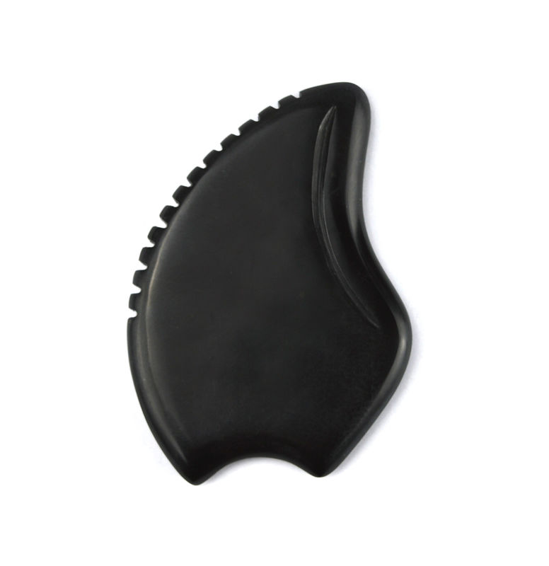 Disponibile strumento di massaggio a forma di cuore Gua Sha in pietra bianca nera naturale per la meditazione rilassante