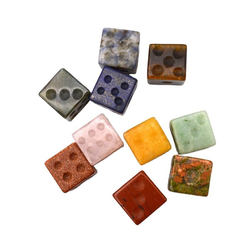 Metti le mani su Gemstone 15mm Cube Dice Un must per ogni appassionato di gioco
