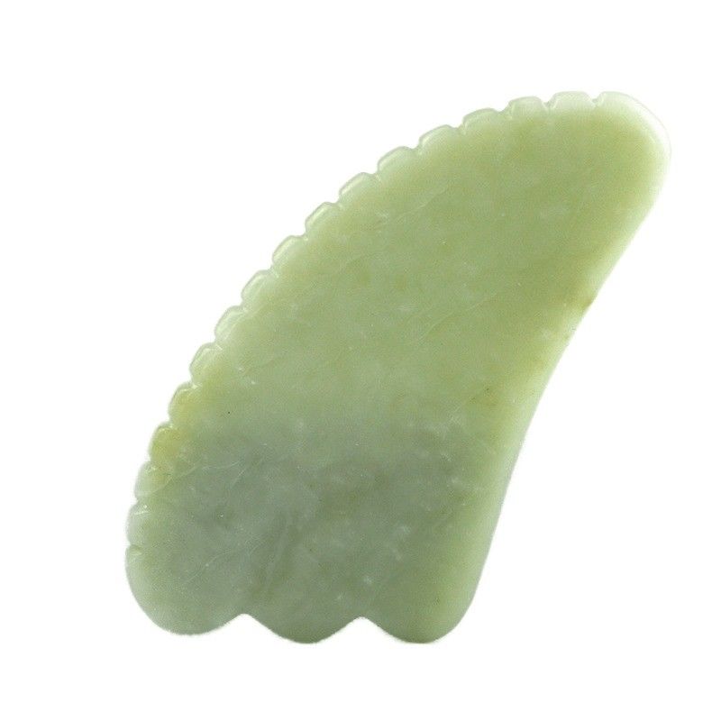 Attrezzatura per il massaggio del corpo Manuale Strumento GuaSha realizzato in giada verde Xiuyan naturale per la scultura della mascella e la riduzione del gonfiore