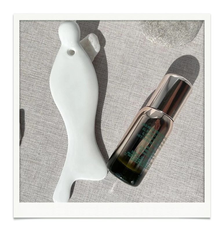 Strumento di massaggio Gua Sha personalizzabile Tavola di pietra Guasha Cream per raschiamento dei tessuti molli sulle gambe posteriori Braccia collo Spalla SPA