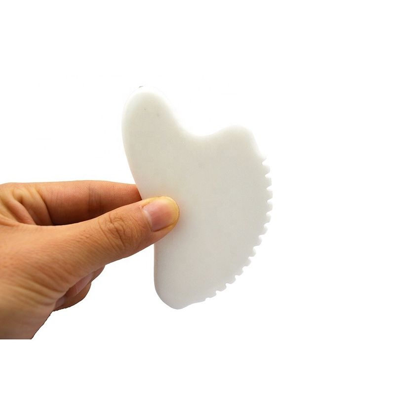 OEM Private Label Bianco Giada Gua Sha Pietra di guarigione artigianale Gua Sha Scraping Massaggio Faciale Strumenti per ridurre gonfiore