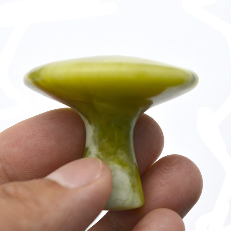 Proprietà del massaggiatore Grigio in forma di fungo di giada raschiando Gua Sha Strumento per massaggio del corpo e bellezza